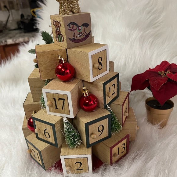 Ashland Christmas Advent Calendar - Picture 2 of 5